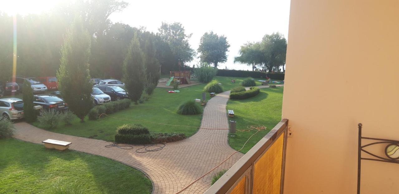 Kr Apartman Siofok Luaran gambar