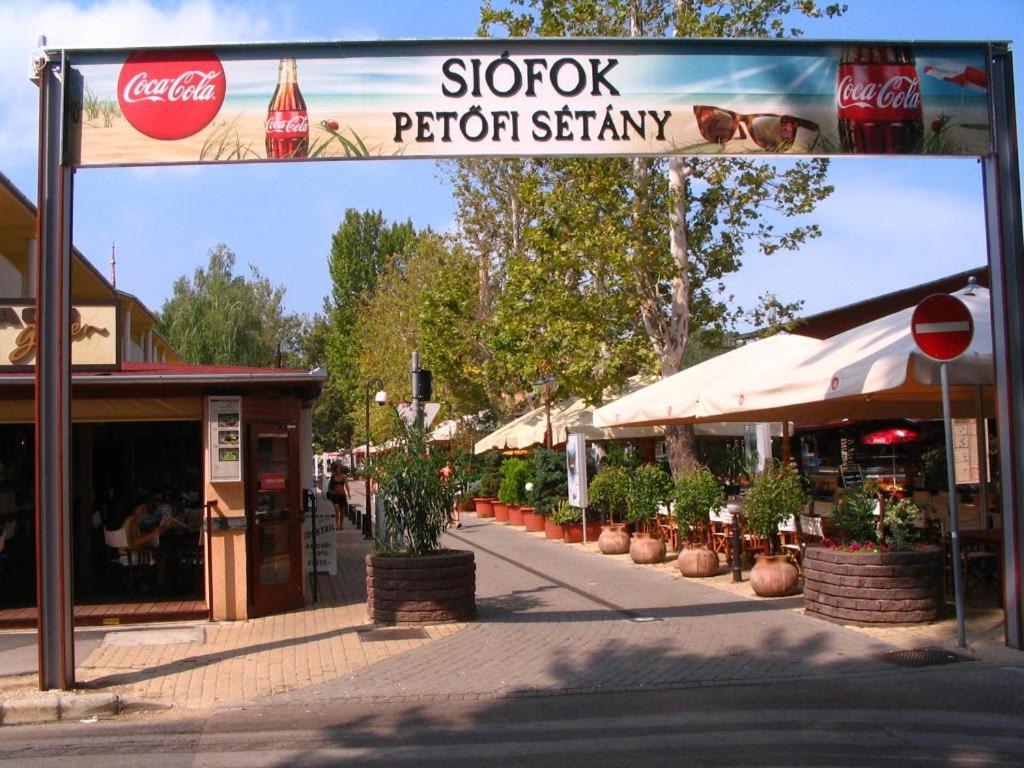 Kr Apartman Siofok Luaran gambar